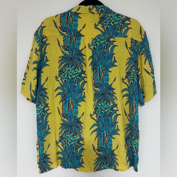 Lost Enterprises Men’s Yellow/Blue Pineapple Short Sleeve Button Shirt Medium - Picture 2 of 6